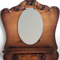 wandspiegel met (kammen) bakje