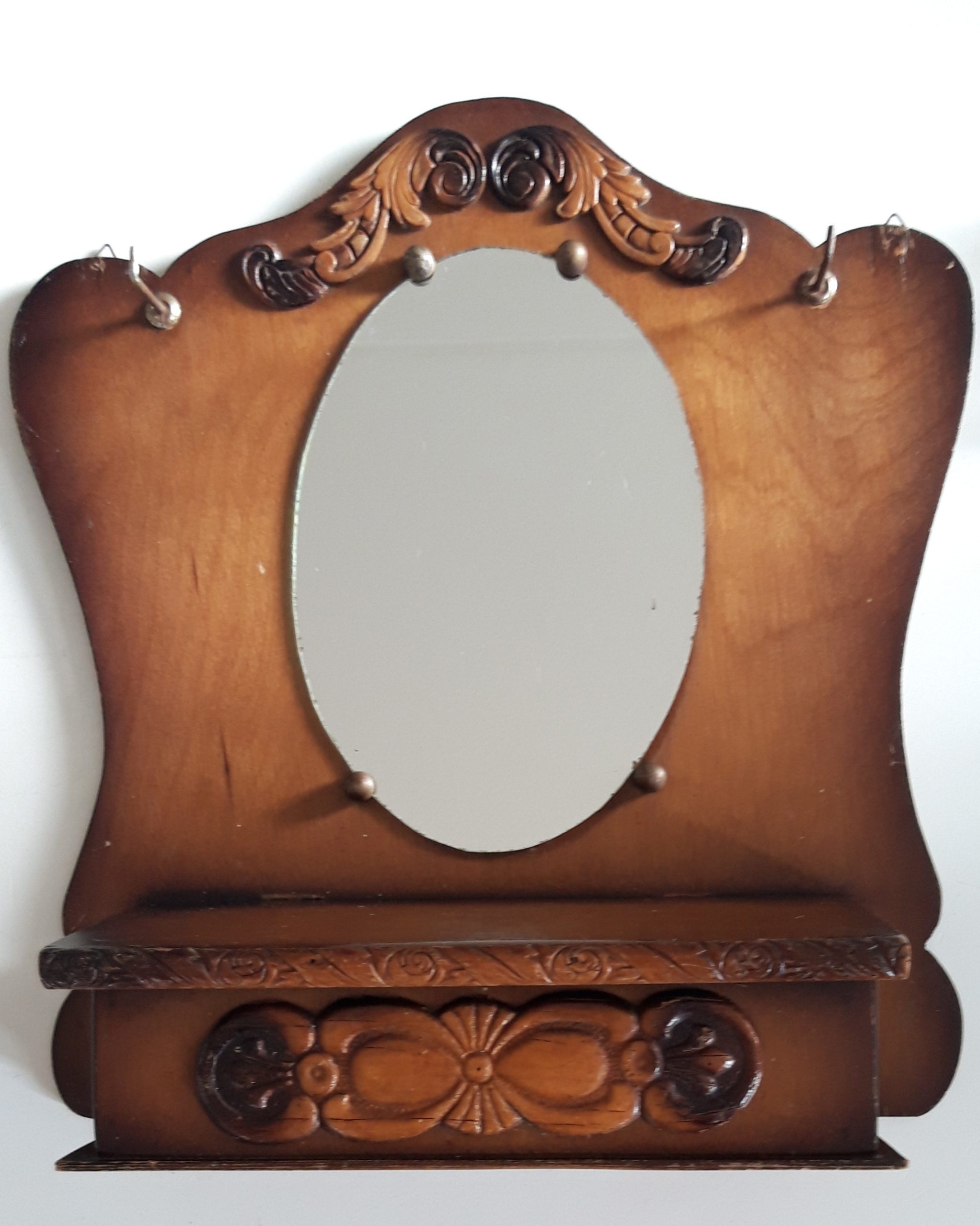 wandspiegel met (kammen) bakje