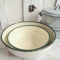 2 emaillen nestschalen