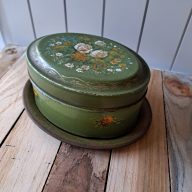 Oud blik met onderplaat